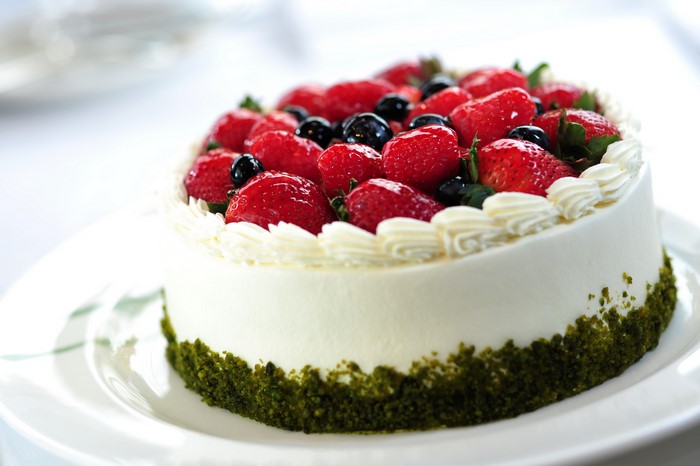 Strawberry and Blueberry Cake with Whipped Cream