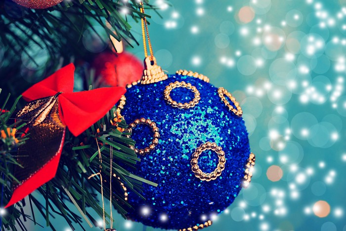 Christmas tree ornaments with red bow