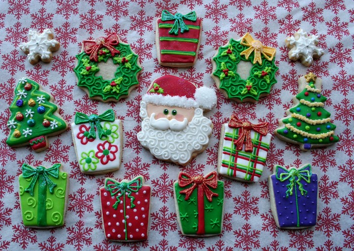 Christmas Cookies: Santa, Trees, Wreaths, and Gifts