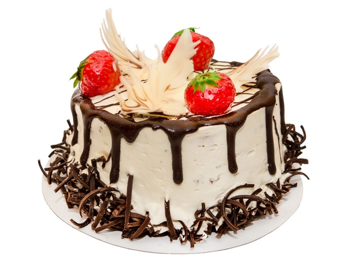 Chocolate cake with strawberries and white chocolate decorations