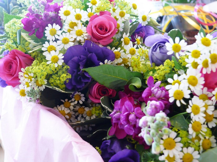 Bouquet of Roses, Camomiles, Eustoma, and Antirrhinum
