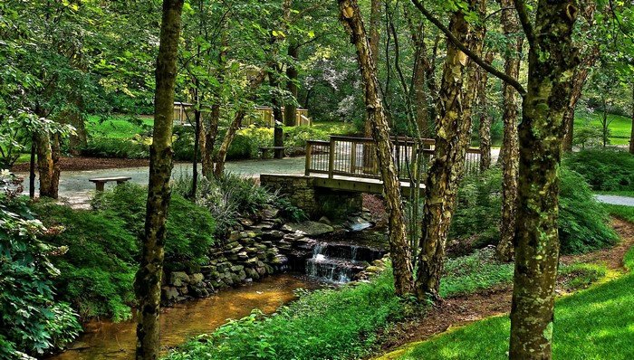 Gibbs Gardens park with bridge over stream