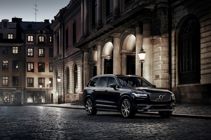 Black Volvo XC90 First Edition on cobblestone street at night