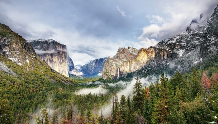 Yosemite Valley with El Capitan and Bridalveil Fall