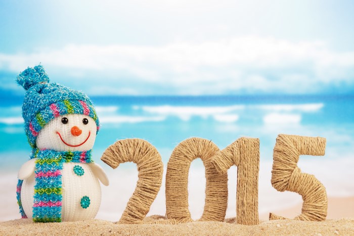 Snowman and 2015 on a beach