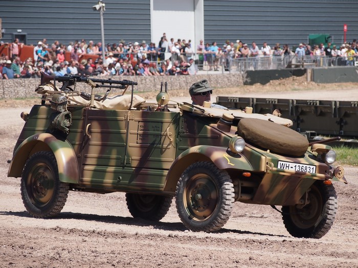 4K Military Kubelwagen with MG 42