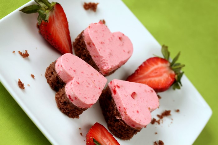Heart-shaped strawberry cakes with fresh strawberries