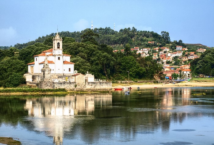 Church and village on a hill overlooking a river in Barru, Spain
