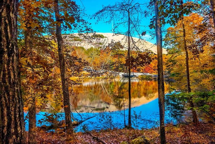 Stone Mountain Park Lake in Autumn