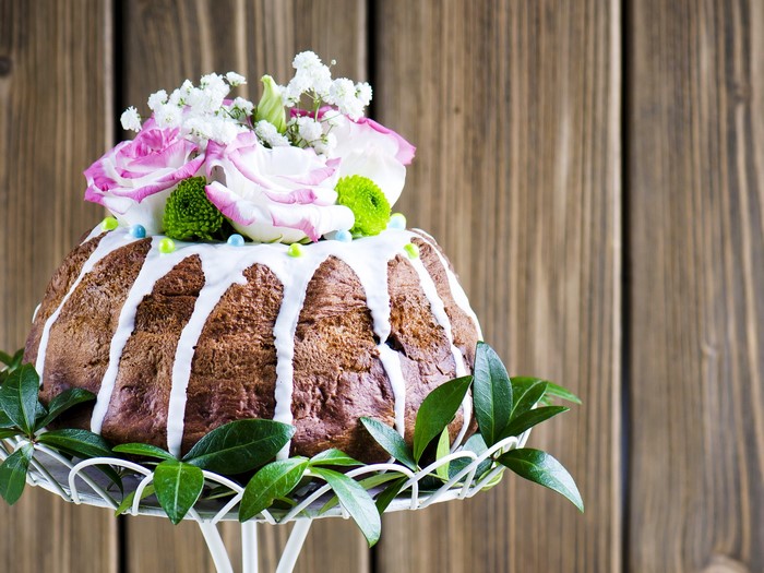 Bundt cake decorated with roses and flowers
