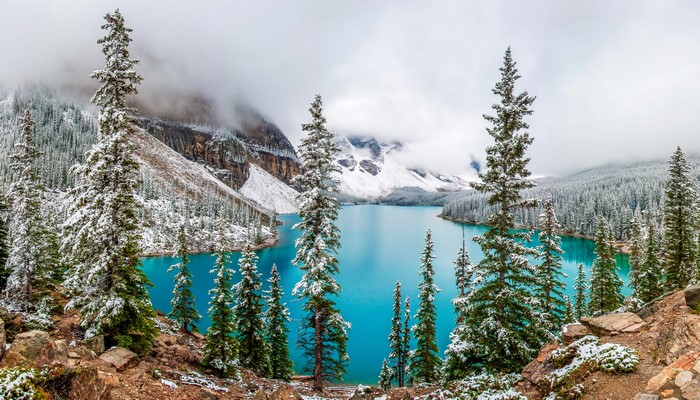 4K Moraine Lake in Banff National Park, Canada