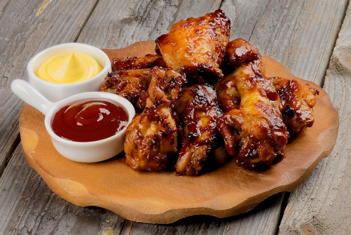 4K Roast Chicken Wings with Ketchup and Mustard