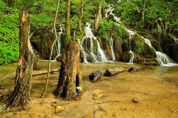 4K Plitvice Lakes Waterfalls in Croatia