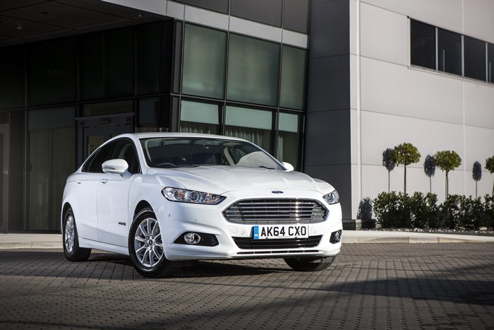 White 2015 Ford Mondeo Hybrid