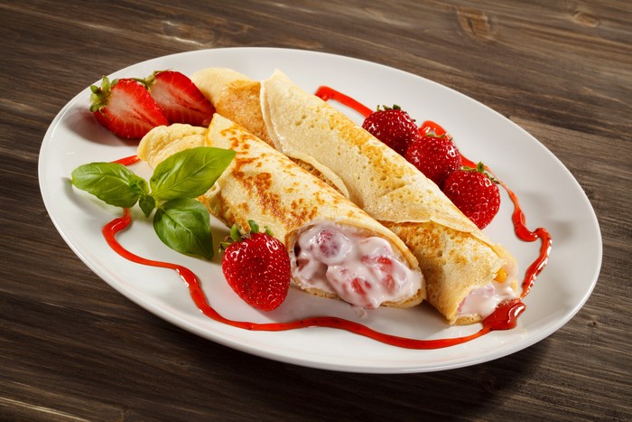 Pancakes with Strawberries and Cream