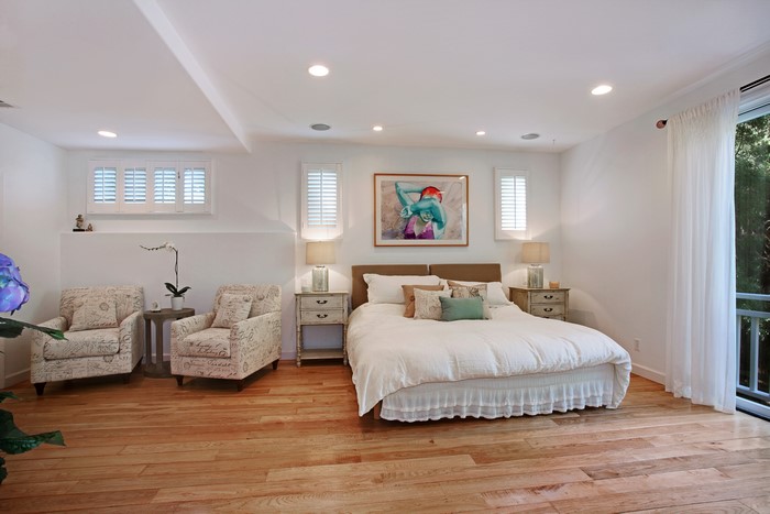 Bedroom with Armchairs and Bed