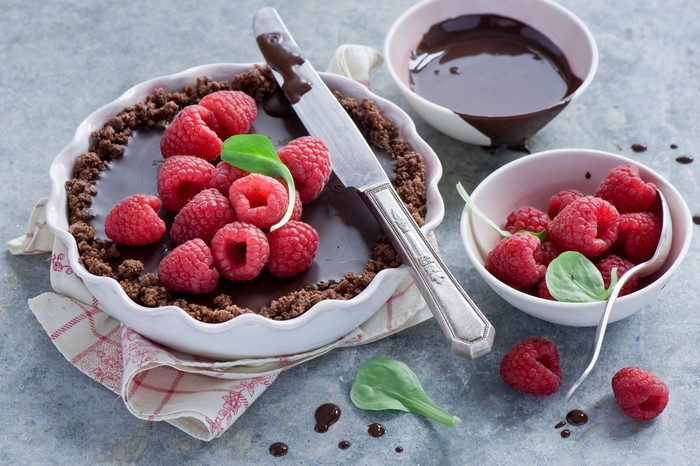 Chocolate raspberry tart with chocolate sauce