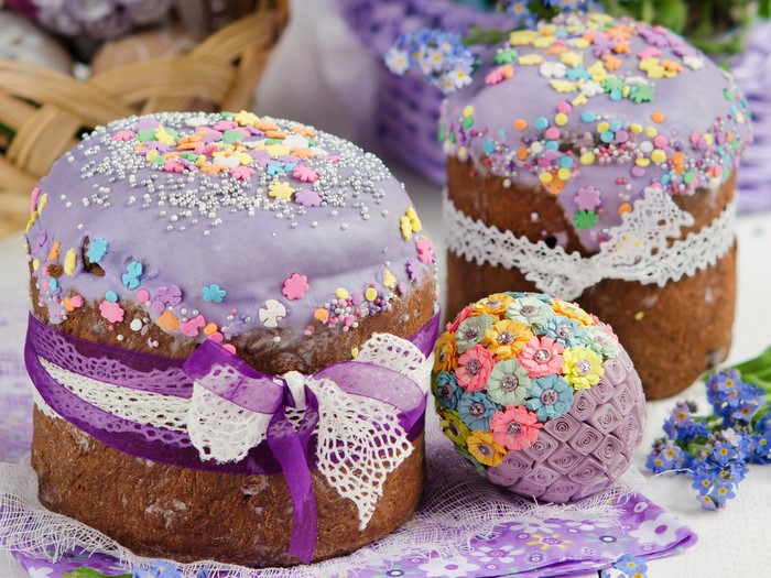 Easter Kulich Cakes and Decorated Egg