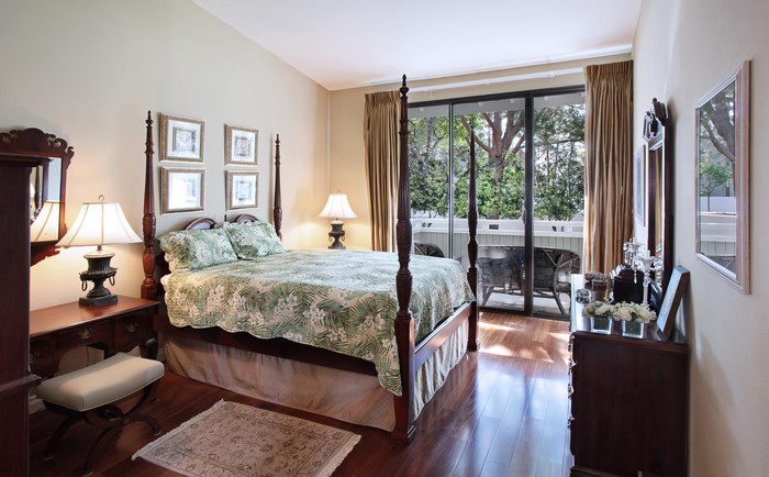 Bedroom with four-poster bed and balcony