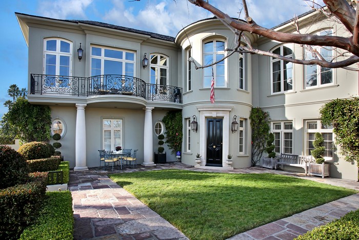 Luxury Mansion with Lawn and Garden