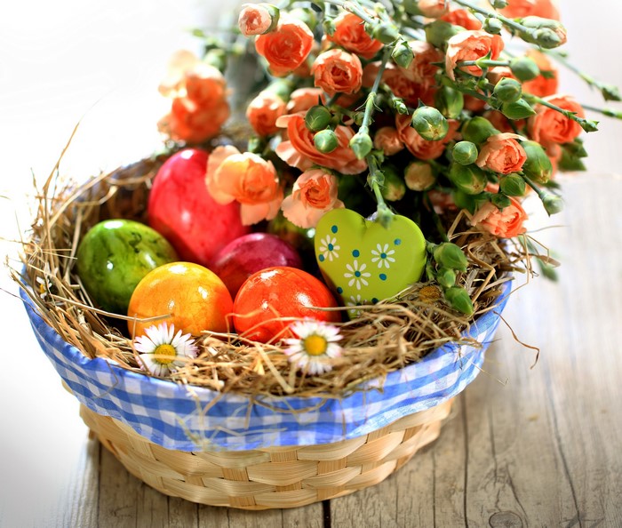 Easter basket with eggs and flowers
