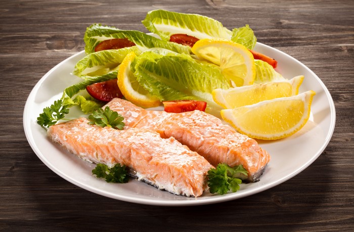 Cooked Salmon Fillets with Salad and Lemon