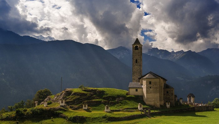 Chiesa Santi Lorenzo e Agata Rossura church in Swiss Alps