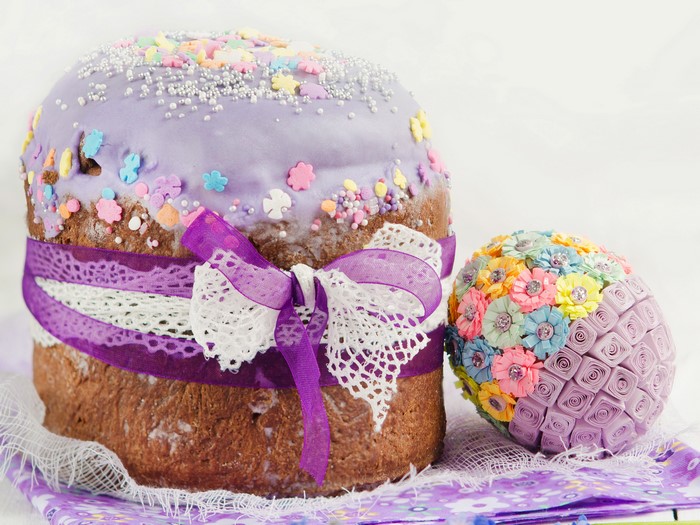 Easter Kulich and decorated egg with purple ribbon