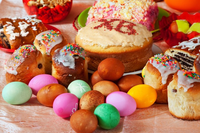 Easter Kulich and Eggs