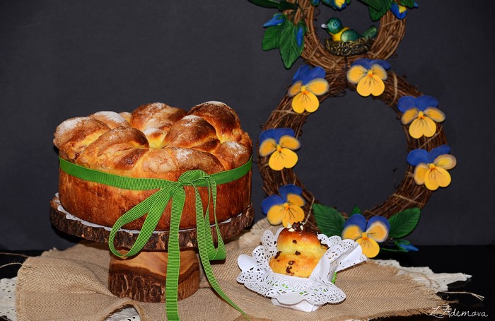 Sweet bread and pastry with floral wreath