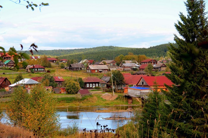 Russian village with houses and river