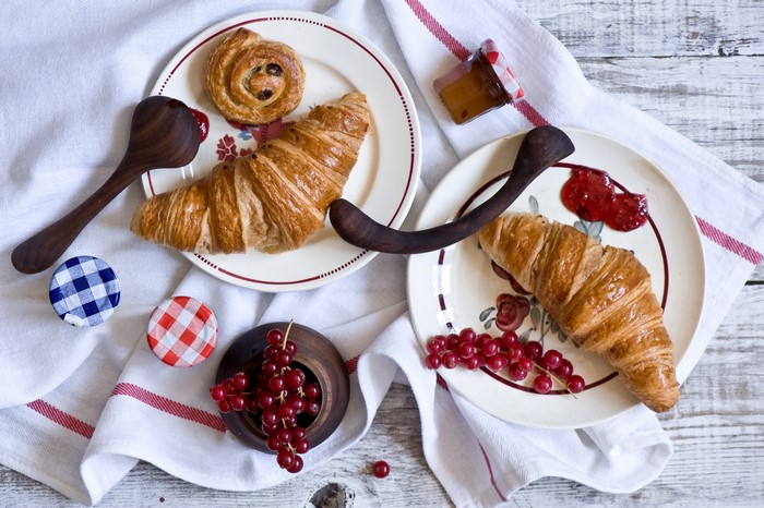 Breakfast with croissants and currants