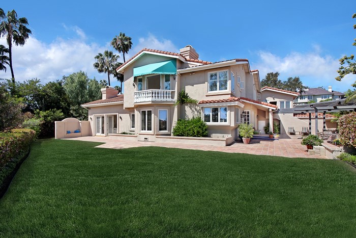 Luxury House with Lawn and Palm Trees