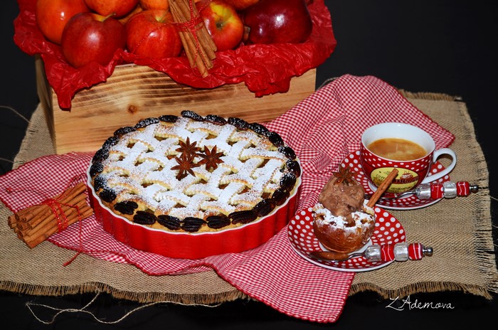 Apple pie with coffee and ice cream