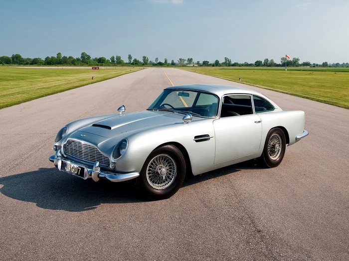 1964 Aston Martin DB5 "James Bond" car