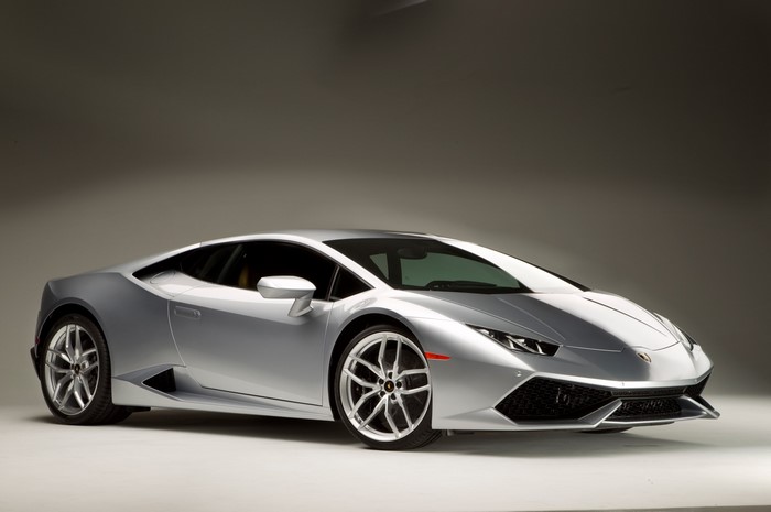 Silver Lamborghini Huracan LP610-4