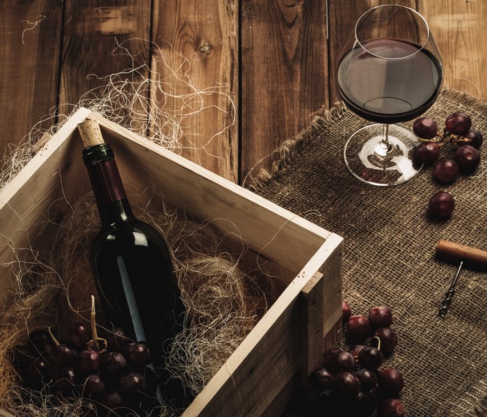 Wine bottle and glass with grapes