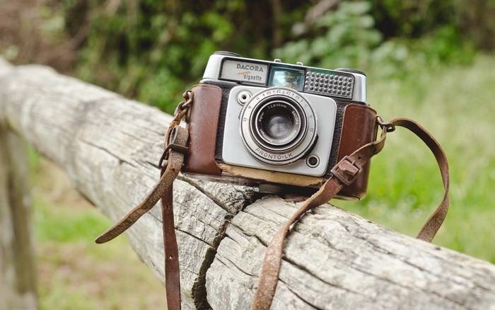 Dacora Super Vignette camera on a wooden fence