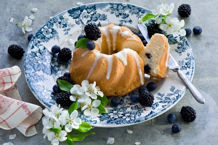 Bundt cake with blueberries and blackberries on a plate