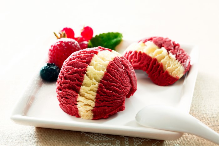 Ice cream with berries