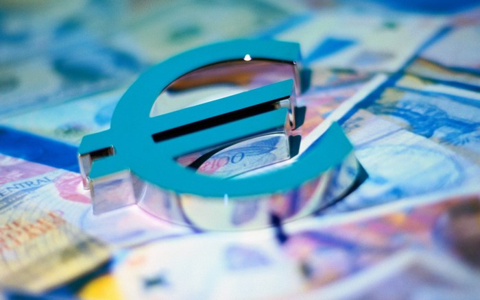 Euro symbol on banknotes