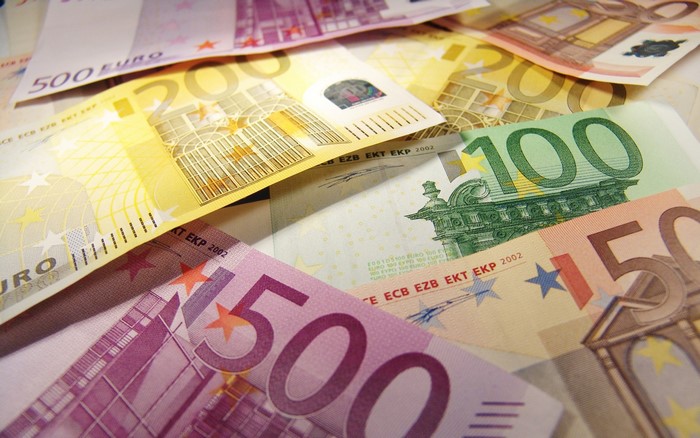 Euro banknotes: 500, 200, 100, and 50 denominations