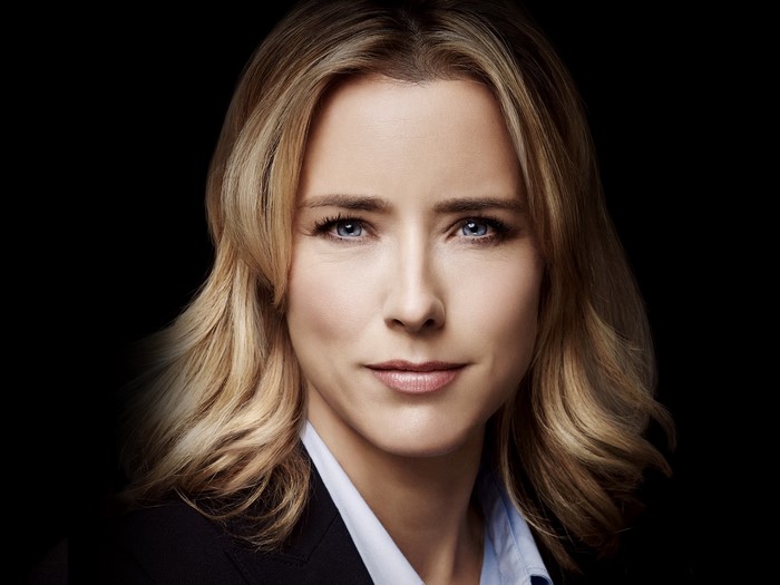 Tea Leoni portrait