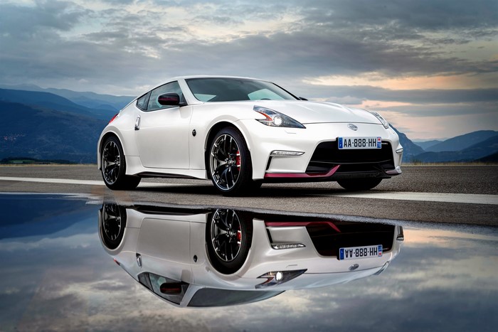 White Nissan 370Z Nismo