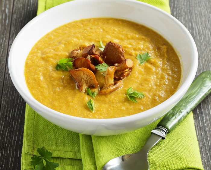 Mushroom soup with chanterelles and parsley