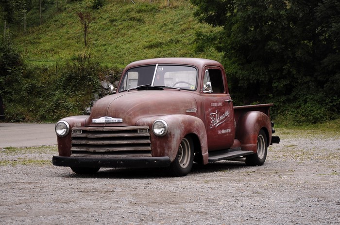 Rusty Chevrolet pickup truck with "Feldmann" lettering