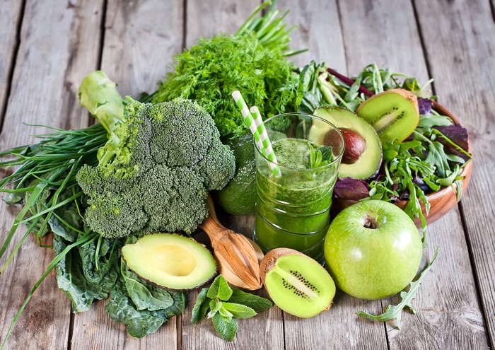 Green Smoothie with Broccoli, Avocado, Kiwi, Apple, Dill