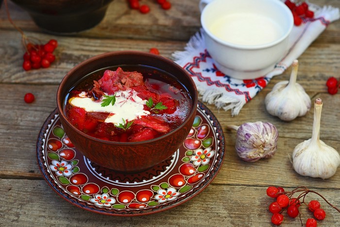 Borscht soup with meat and sour cream