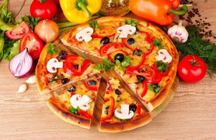 Pizza with Tomatoes, Onion, and Dill