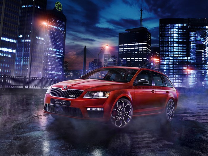 Red Skoda Octavia RS 230 Combi in a city at night